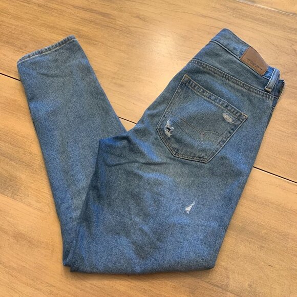 American Eagle Mom Jean Size 0 Short Distressed medium/light wash - Picture 2 of 7